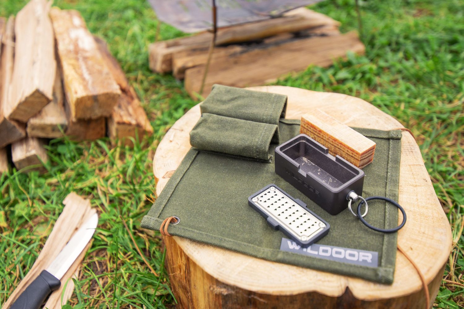 火の素メーカー(本体) おろし器のように枝や薪から火口(ほくち)が簡単